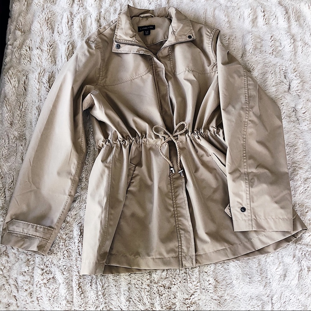 Lands’ End Women’s tan jacket. Size Large
